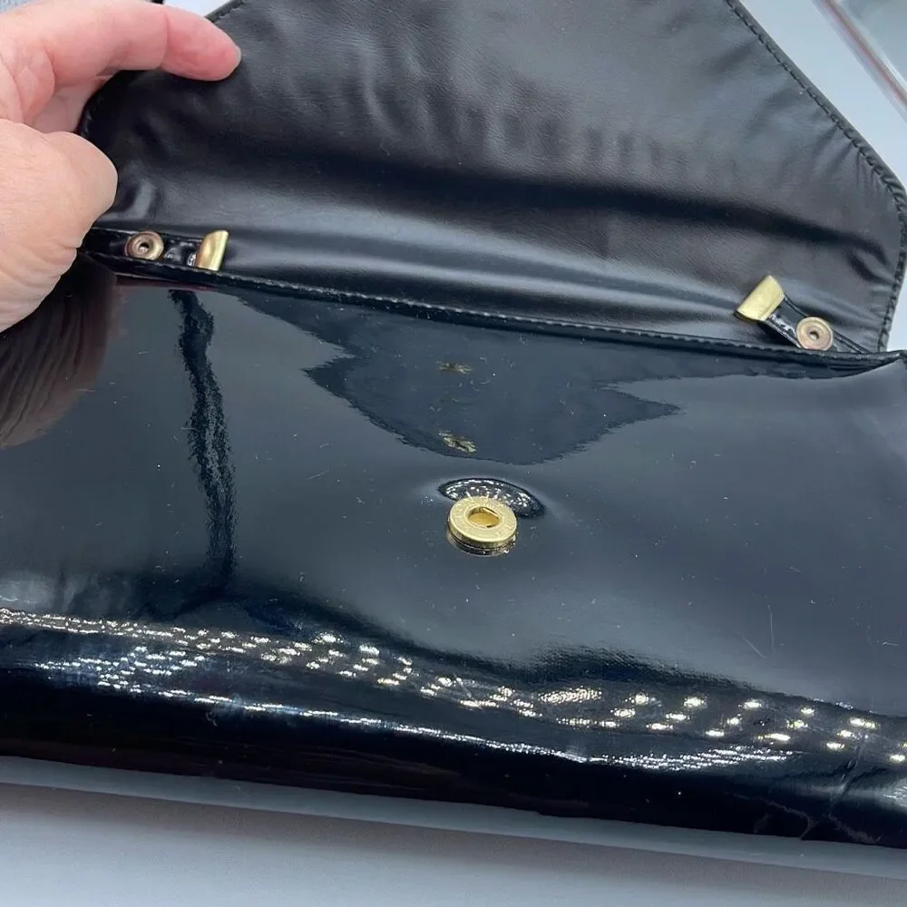 Vintage faux leather crossbody envelope clutch bag.